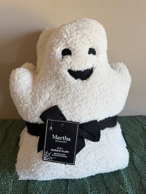 Martha Stewart Halloween Ghost 👻 Pillow Ivory Faux Fur Set of 2 NEW!